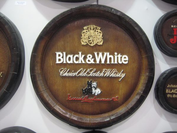 Barril de parede grande em Fibra KG - Black & White Whisky - Image 5