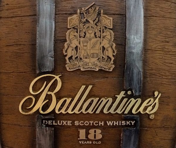 Barril Horizontal de parede em fibra decorativo - Ballantines Whisky - Image 2