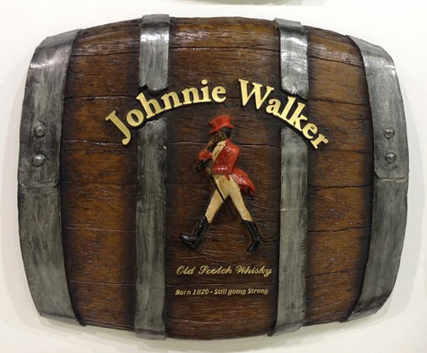 Barril Horizontal de parede em fibra decorativo - Johnnie Walker Whisky - Image 2