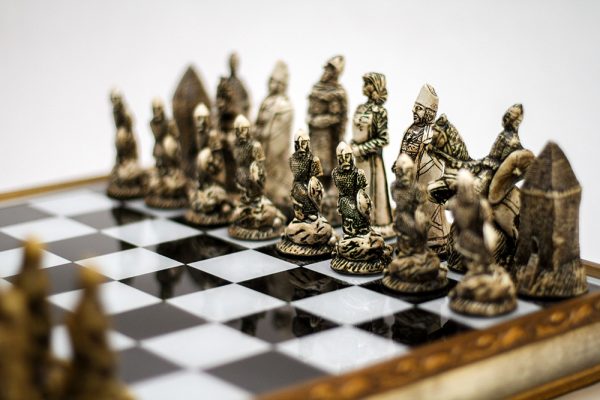 Peças de Xadrez KG de Resina - Coleção Vikings X Scandinavos (32 peças) - Image 8